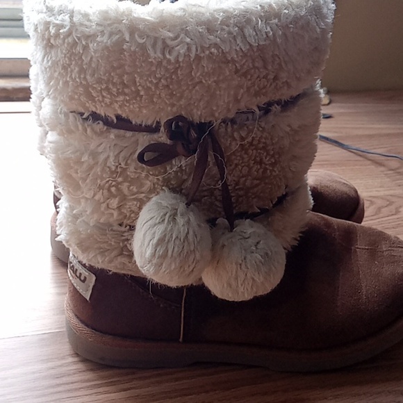 Girls size 3 winter boot fur bow dangle so cute - Picture 5 of 8